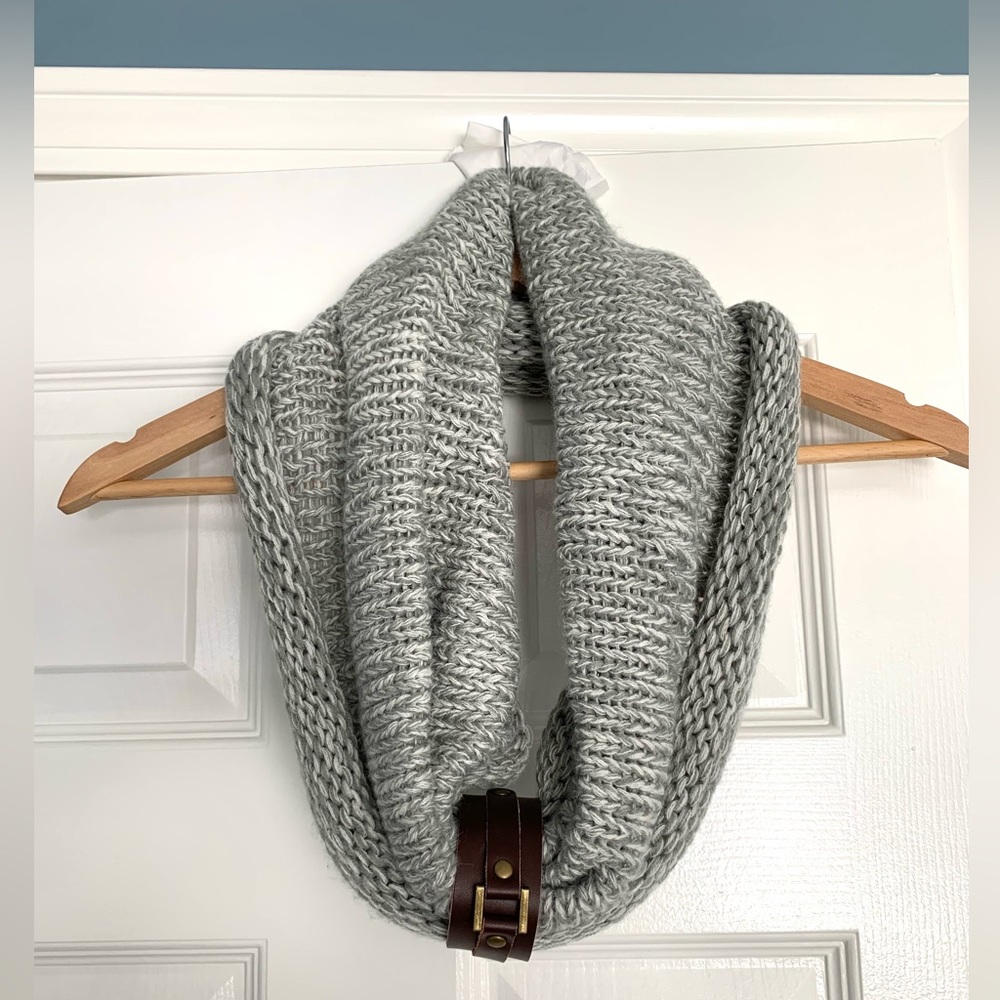 Gray chunky knit infinity scarf with removable leather belt